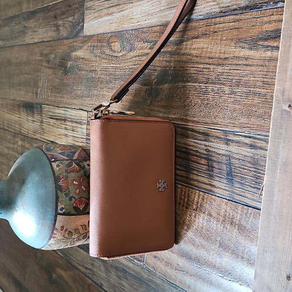 Tory Burch Women's Tan Leather Clutch Wristlet / Wallet. - Picture 6 of 13